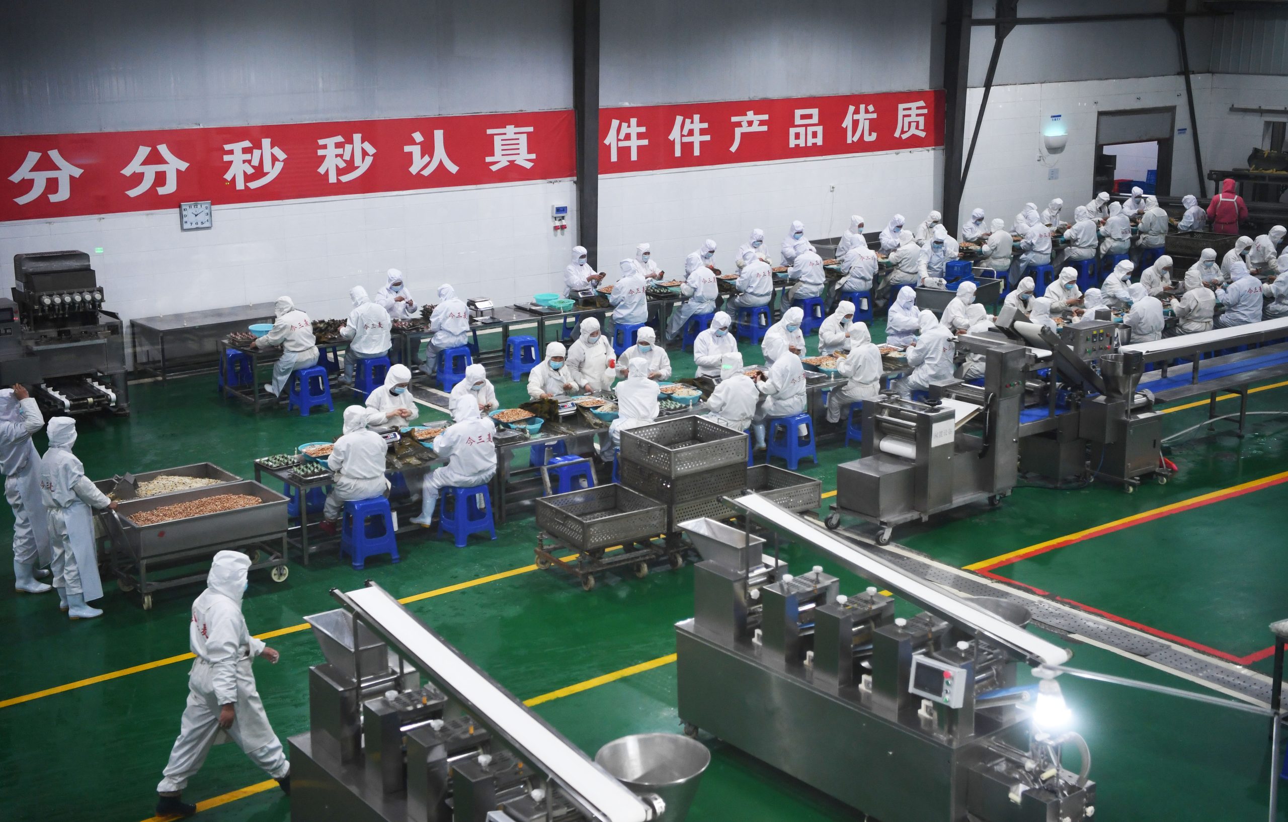 1000㎡大型食品厂选用工业扫地机器人：合规保洁与生产安全的刚需选择缩略图